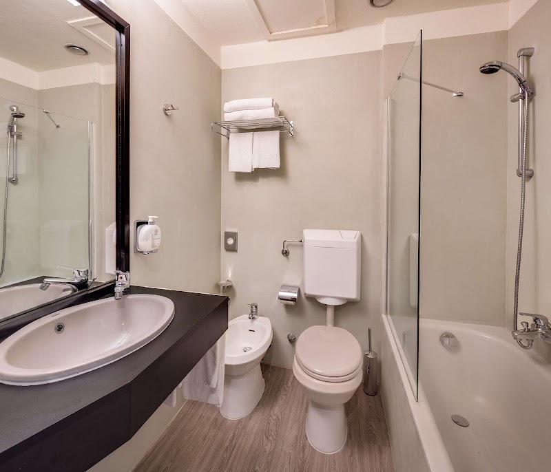 De La Pace, Sure Hotel Collection by Best Western - 2