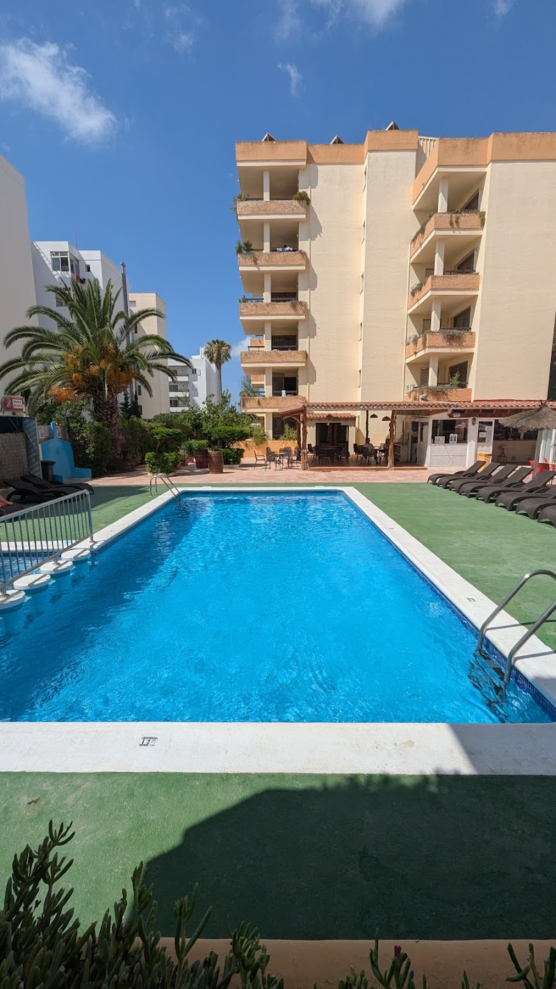 Apartamentos Cala Llonga Playa