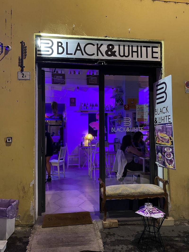 BLACK&WHITE STANZE IN FITTO POZZUOLI