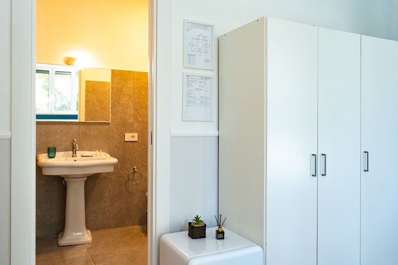 Royalty Rooms & Spa - 4