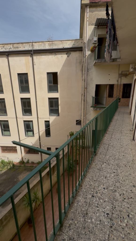 B&B AIR TERMINAL 21 - 2