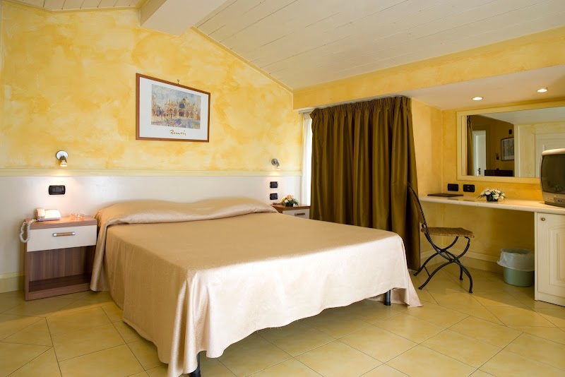 Hotel Mediterraneo - 2